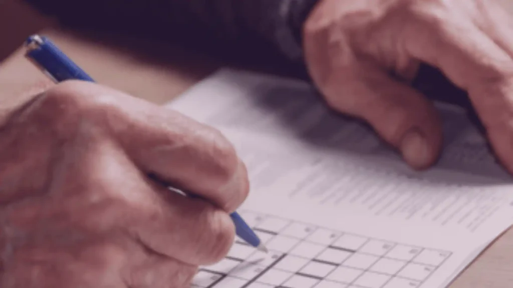 Brain scan images alongside a thoughtful elderly person, as Samarth Eldercare explains the spectrum from forgetfulness to amnesia and dementia